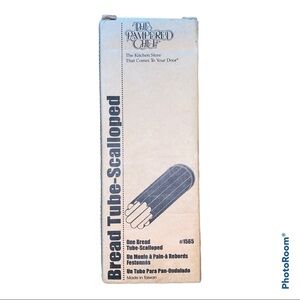 The Pampered Chef Scalloped Bread Tube